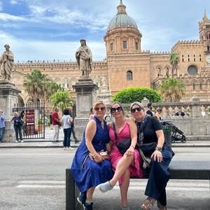 Meet your Posher, Gloria